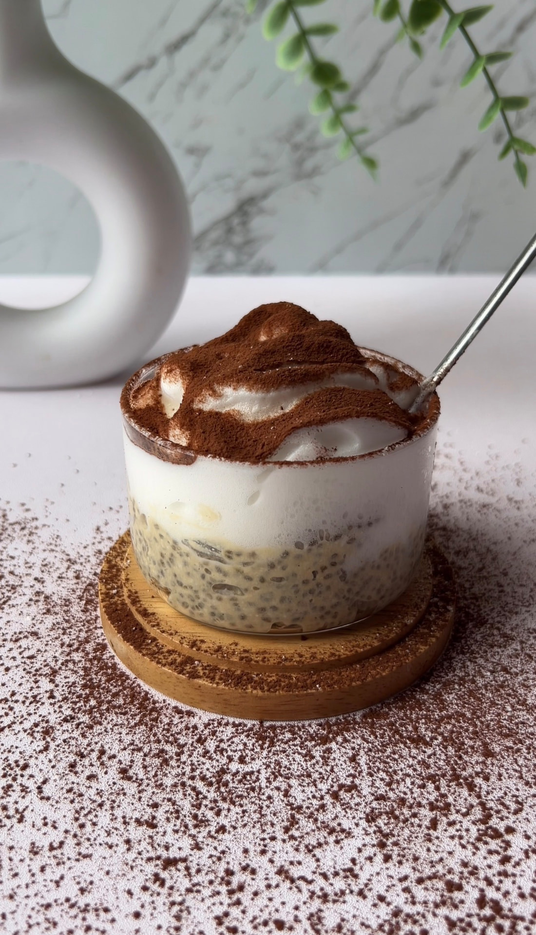 Chia pudding al cacao con crema montata