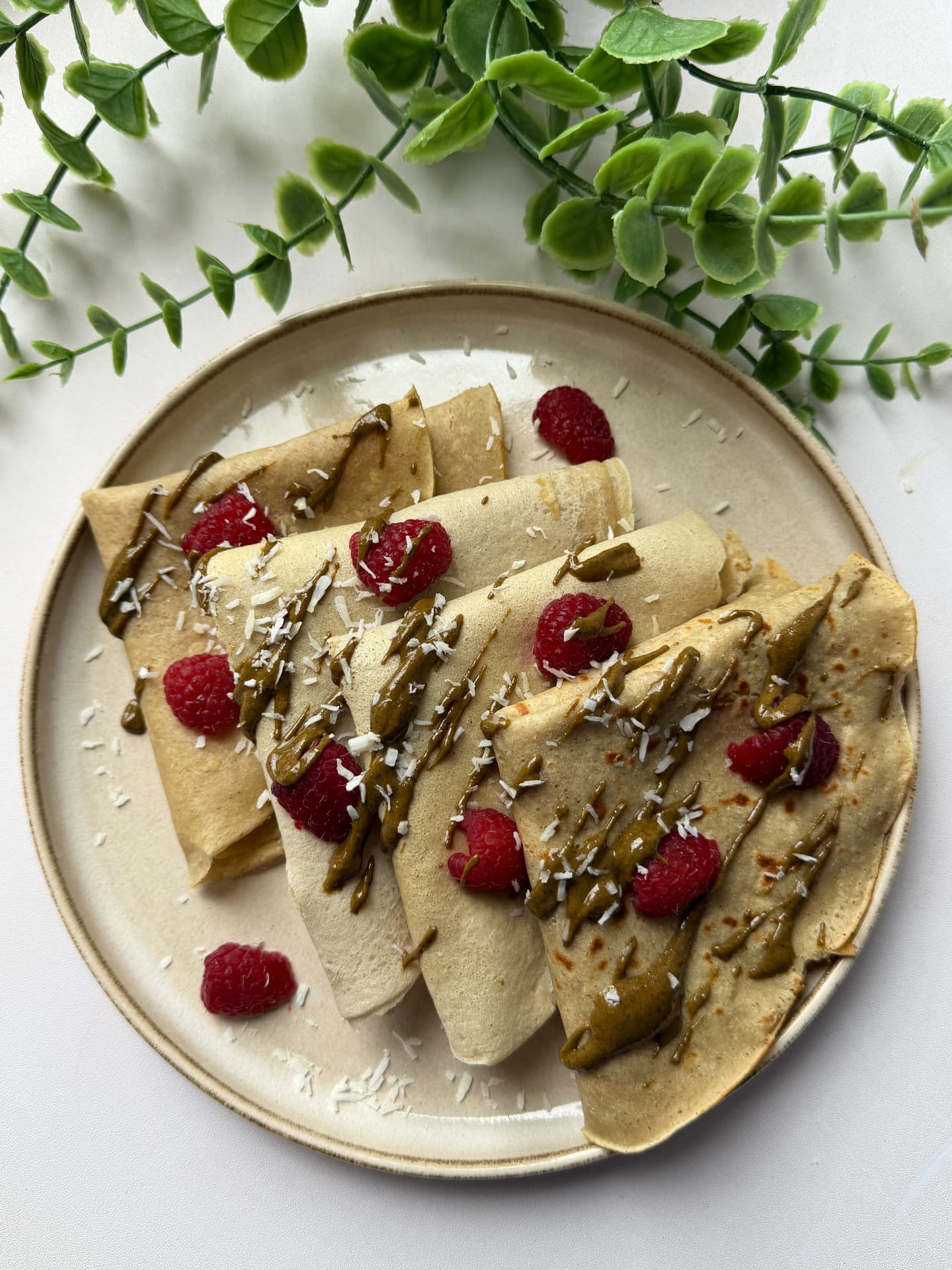 Crepes con crema di pistacchio e lamponi